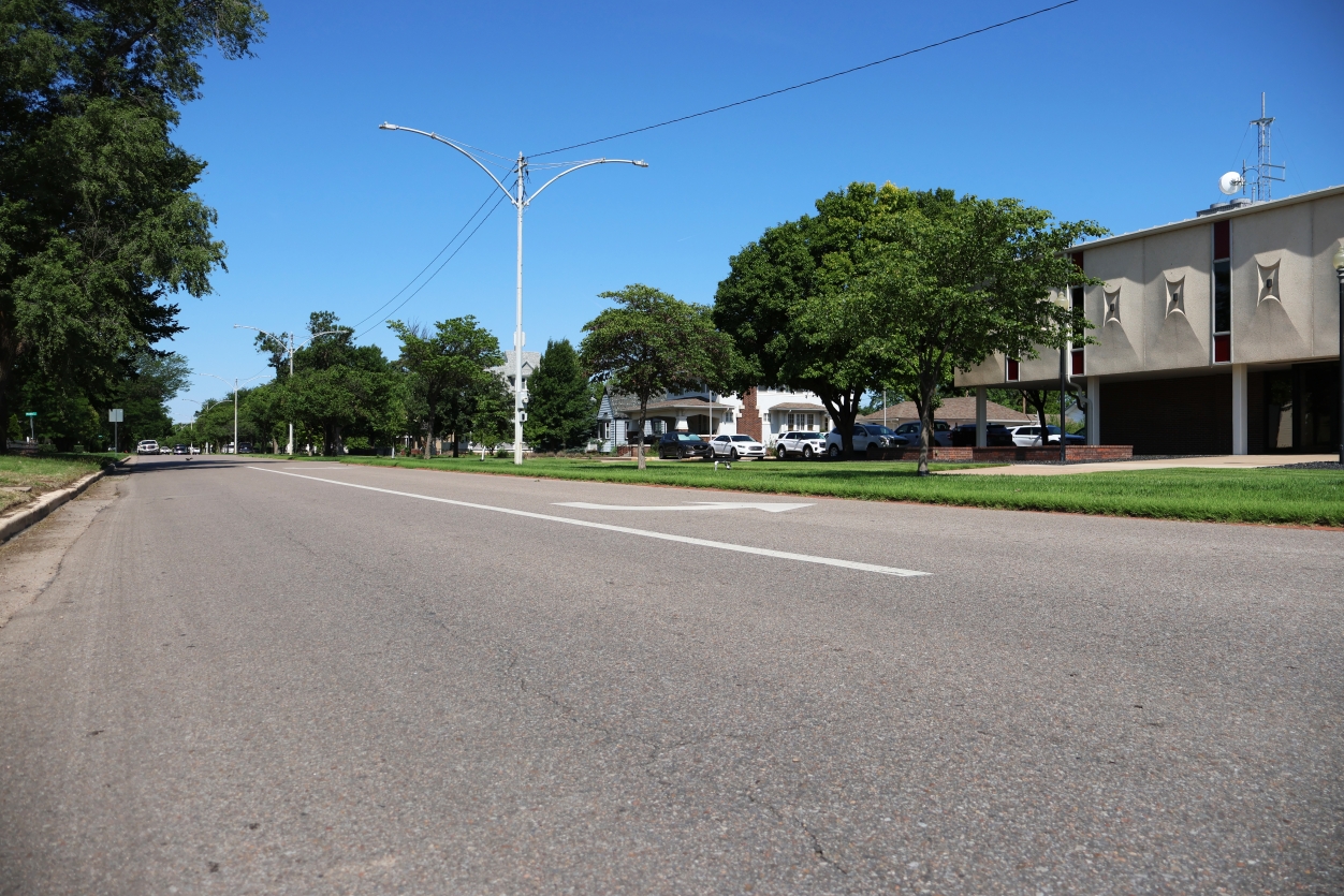Wide shot image of Broadway Avenue in Great Bend, KS